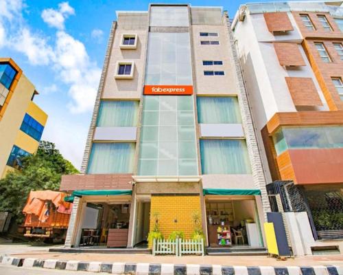 Kalyan Nagar Hotel | FabExpress Kings Suites HRBR Layout - Nr Manyata Tech Park