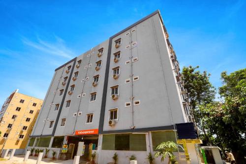 Gachibowli Hotel | FabHotel Broholic Suites - Nr US Consulate, Financial District