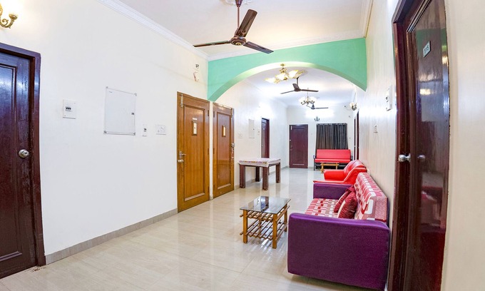 Parthasarathy Puram Hotel | Fabhotel Home Tree Service Apartment T Nagar