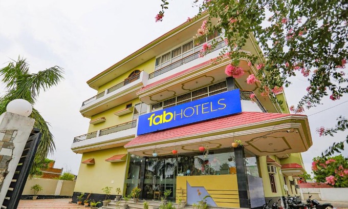 Varanasi Hotel | FabHotel Kriti Green