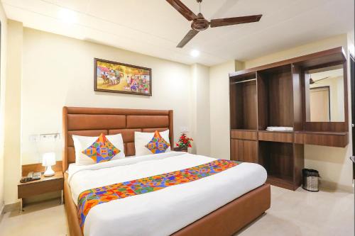 Delhi Hotel | FabHotel Nirvana Residency