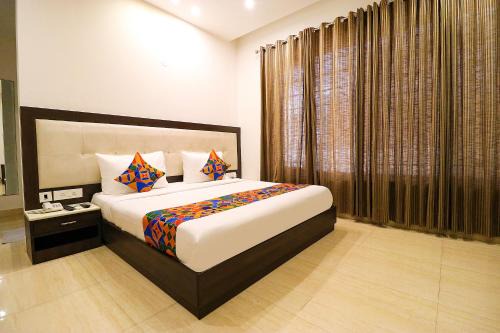 Sushant Lok Hotel | FabHotel Oyster Villa