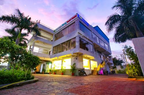 Bhopal Hotel | FabHotel Sharma & Vishnu Garden