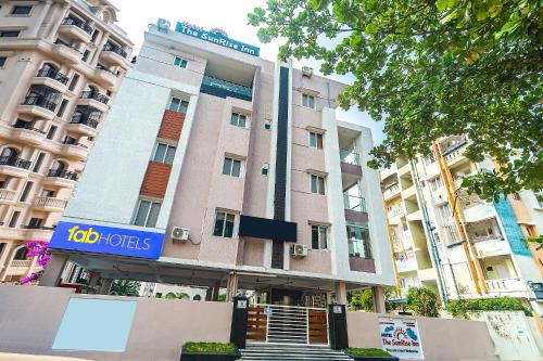 Madhurawada Hotel | FabHotel The Sunrise Inn - Nr Gayatri Vidya Parishad College of Engineering