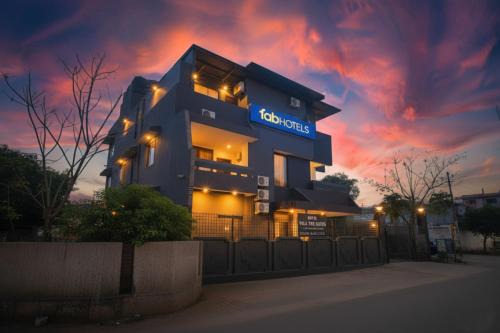 Allahabad Hotel | FabHotel Villa The Suites - Nr Prayagraj Junction