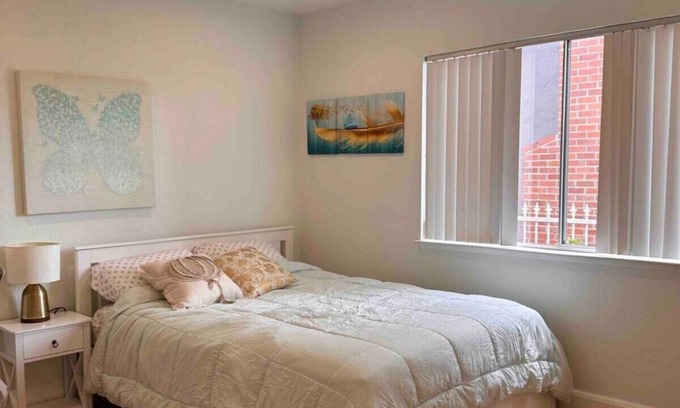 East Palo Alto House | Fabulous 2-bedroom house with WiFi in East Palo Alto