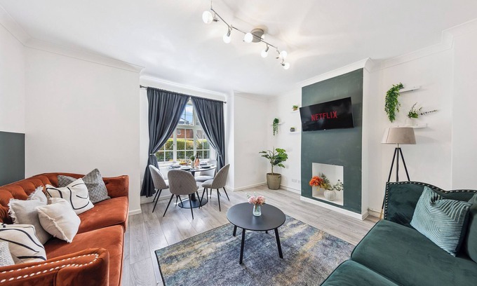 West Putney House | Fabulous and spacious 3-bedroom house with cozy garden