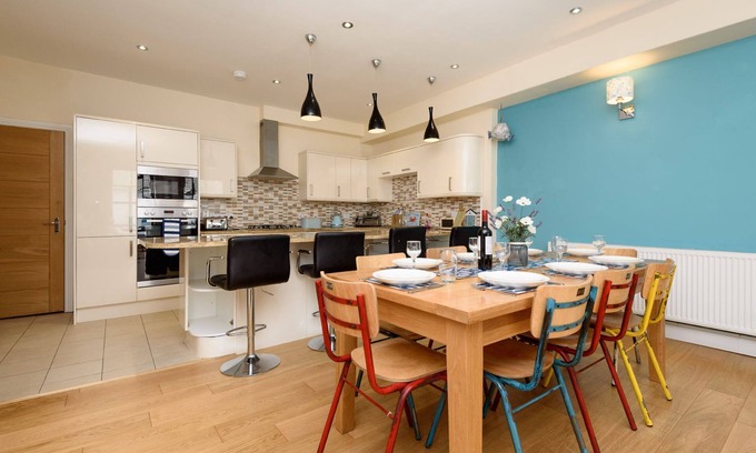 Looe House | Fabulous apartment for 8 in the heart of East Looe