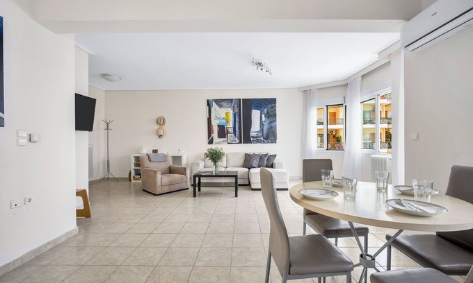 Chalcis Apartment | Fabulous central apartment close to the sea!