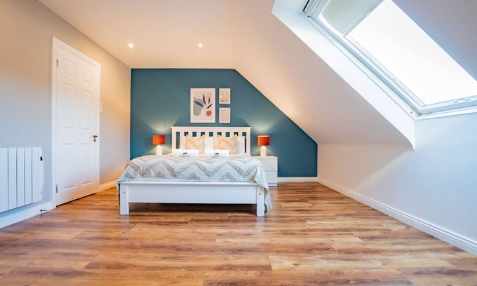 Galway City Centre House | FABULOUS city townhouse in the heart of Galway city. Sleeps 12. Parking