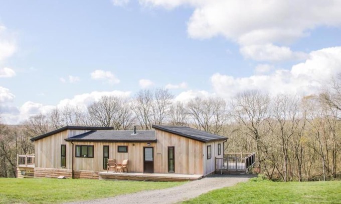Billingsley Ski Chalet | Fabulous detached lodge with hot tub two nights minimum stay