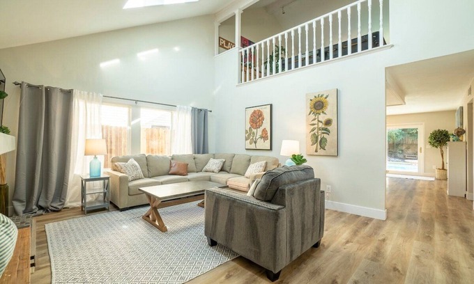 Fair Oaks House | Fabulous Fair Oaks 5b Home * King Bed * Pool