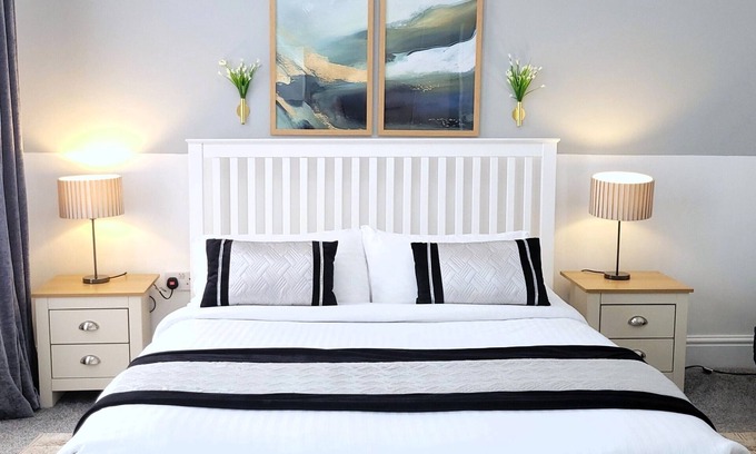 Wigan Apartment | Fabulous Family Apartment Available | Wigan Central | Free Parking | 6 Guests