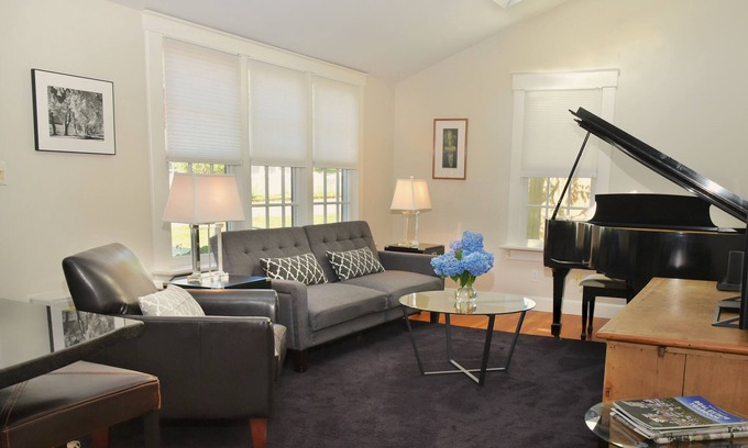 Tisbury House | Fabulous for Relaxation! - Walk to Town, Beach & Tennis! Recently renovated.