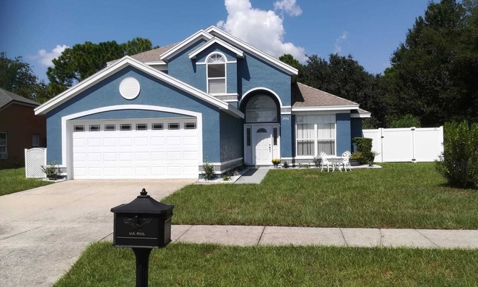 Lindfields Villa | Fabulous Large Regal Villa 4 BR/Pvt Fantastic Pool & Free Wifi near Disney World