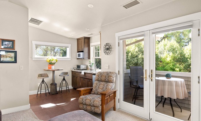 Chico House | Fabulous ParkSide King Suite Studio w/Balcony - Steps away from Lower Bidwell Park