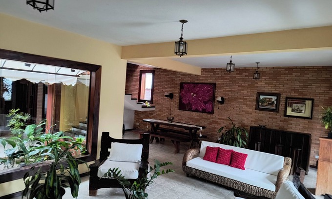 Silop House | Fabulous Ubatuba, 1500m from the sea, easy access to the best beaches! Air in the sleep.