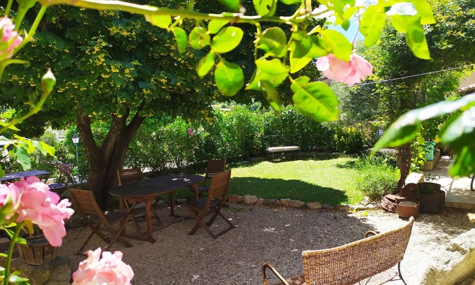 Methamis Bed & Breakfast | Face au Lavoir