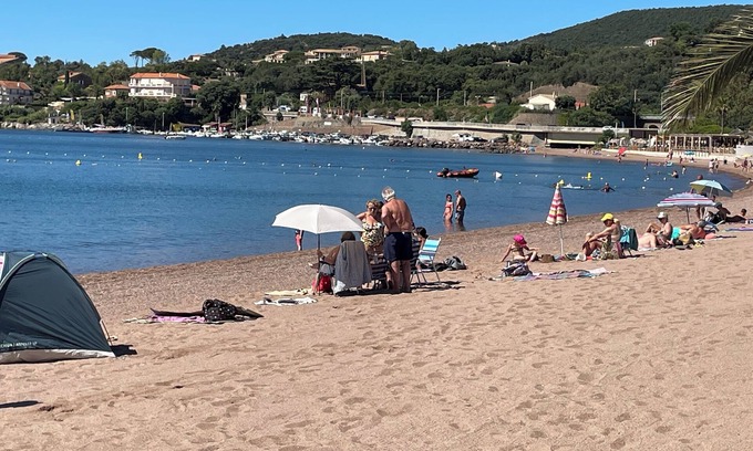Agay Apartment | Face plage vue mer studio refurbished parking privé fermé