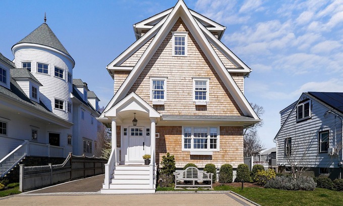 Fairfield House | Fairfield Beach Modern Colonial