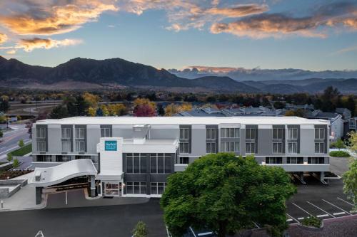 Keewayden Hotel | Fairfield Inn & Suites Boulder