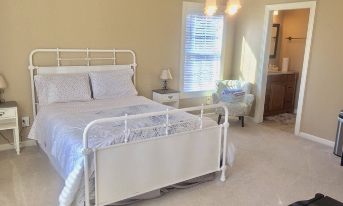 Westover House | Fairy-tale, luxurious room with jacuzzi.