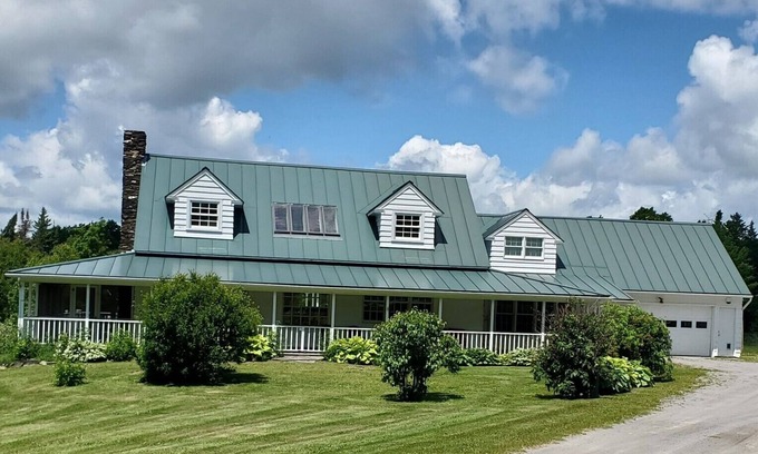 Cabot House | Fairytale Autumn in Vermont! Breathtaking mountain, pond, & foliage views.