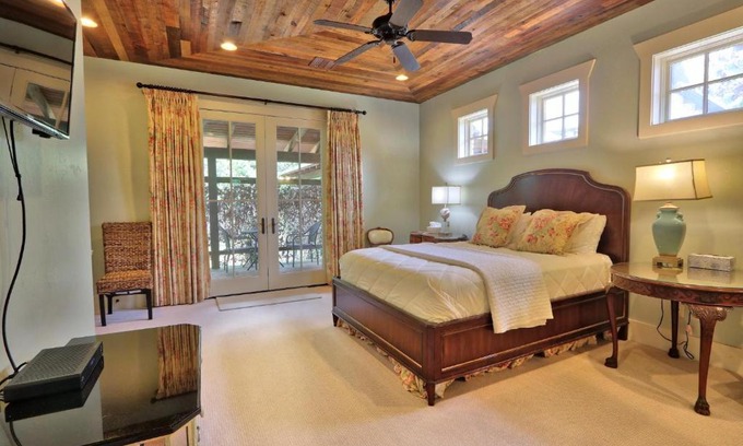 Buda House | Fall Creek Vineyards Chardonnay Room