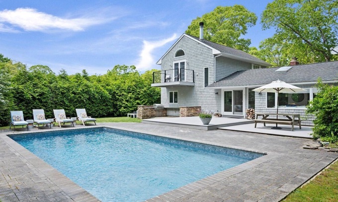 Hampton Bays House | FALL ESCAPE -Bright, Contemporary Residence, Spacious Indoor and Outdoor.