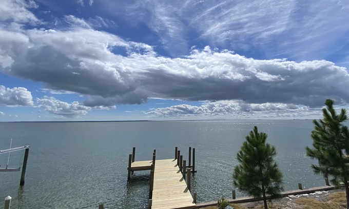 Colington Harbour House | Fall Fishing Hot Spot!Relaxing Soundfront getaway on the Albemarle Sound