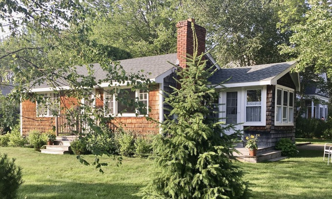 Kennebunkport Cottage | Fall Getaway 2025! Sunny, Cozy, & Clean - Goose Rocks Beach, Kennebunkport