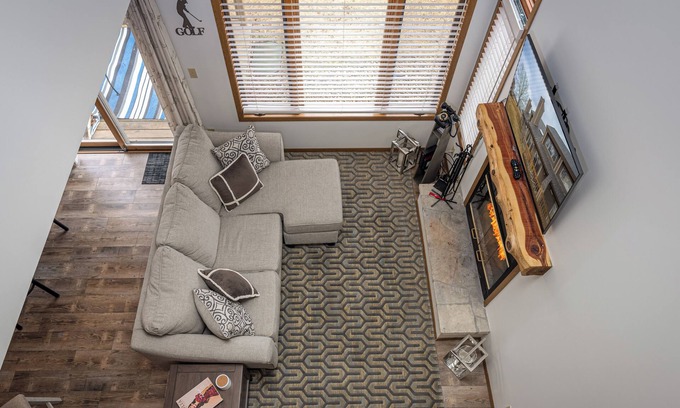 The Galena Territory Condo | Fall Golf Bliss at Lucky Bunker - Swing Into Galena! 🏌️
