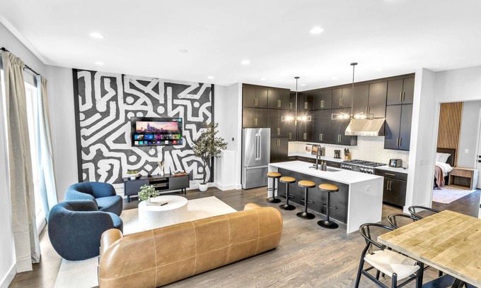 Katie Hill Neighborhood House | Fall hot tub, karaoke, game room near downtown Nashville