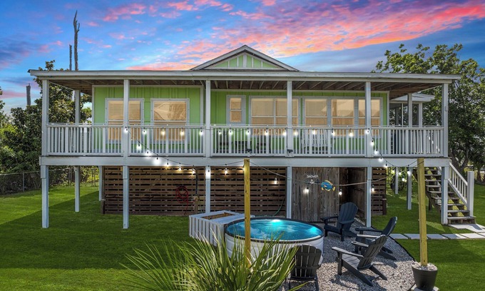 Port St. Joe House | Fall Ocean Escape: Cowboy Pool, Luxury King Suites, Dog Friendly
