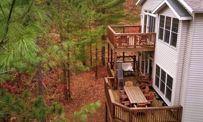 Pellston House | Fall Retreat w/Game room, near Mackinaw and Harbor Springs! n