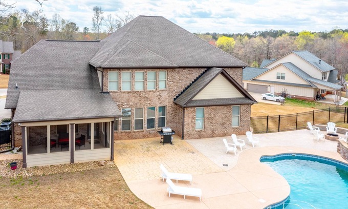 McDonough House | Fall Sale: 15% Off 3+ nights – thru Nov 30!