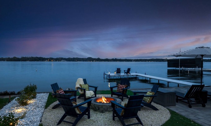 Bass Lake House | FALL SALE! Private Lakefront | Kayaks |Bikes