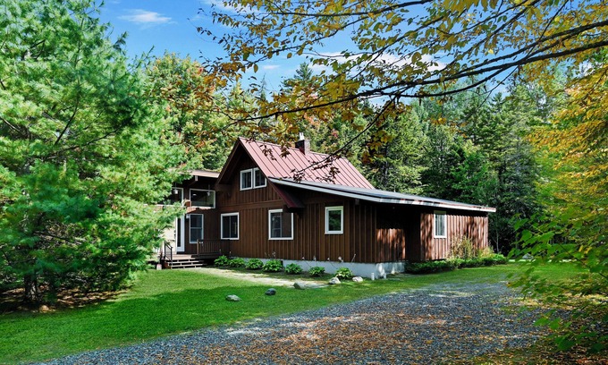 Wilmington House | Fall SoVT Retreat - Salt HotTub, FirePit, Pets, MTN Biking,Hiking MTSnow !