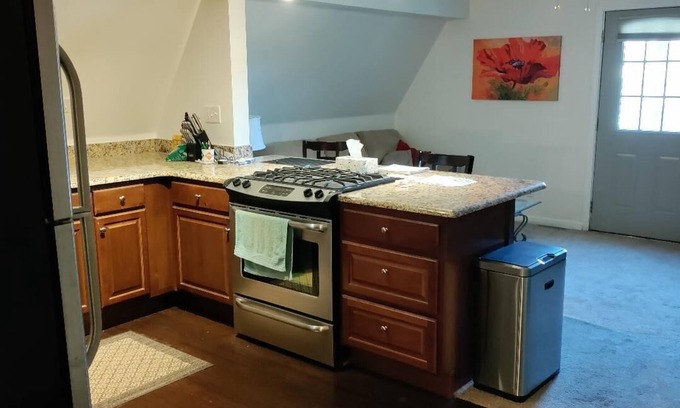 Van Voorhis Apartment | Fallowfield Township: One BR Executive apartment for rent, fully furnished.