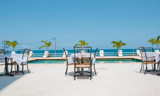 Santa Cruz Hotel | Falucho Paradise Beach