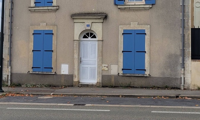Chateau-Gontier House | Family townhouse