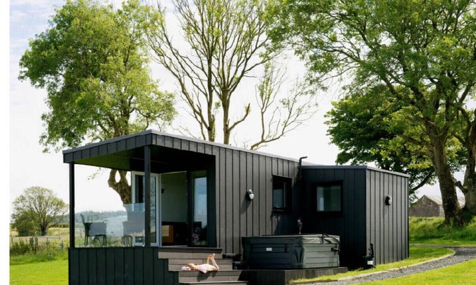 Ballycastle Cabin | Family Friendly Glamping Cabin 2 bedroom & Hot Tub