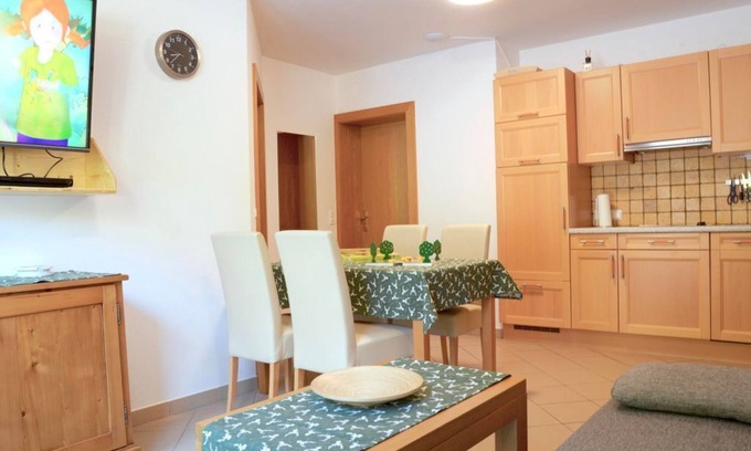 Lofer Bed & Breakfast | Familienappartement mit 1 Schlafzimmer und Terasse - Patricia, Haus