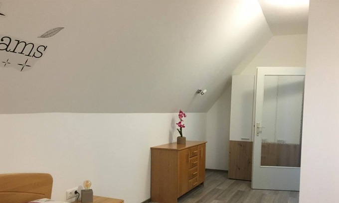 Neusiedl am See Apartment | Familienzimmer, Dusche, WC - Pension Seeblick Latzko