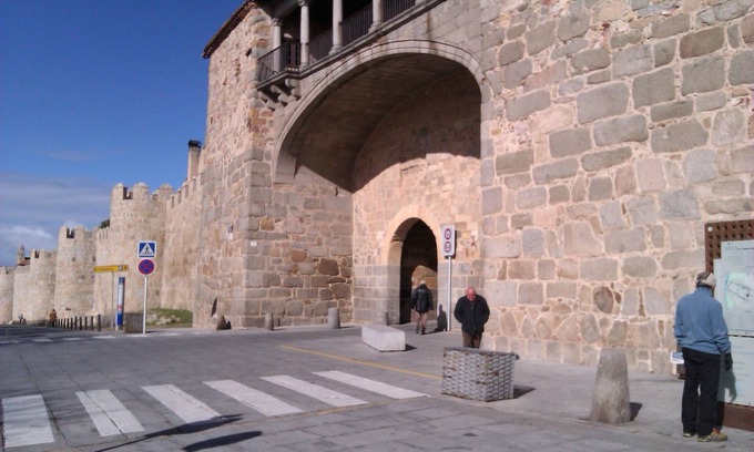 Old Town of Avila Condo | FAMILY ACCOMMODATION CONDE DON RAMON. GARAGE INCLUDED. Free WIFI.