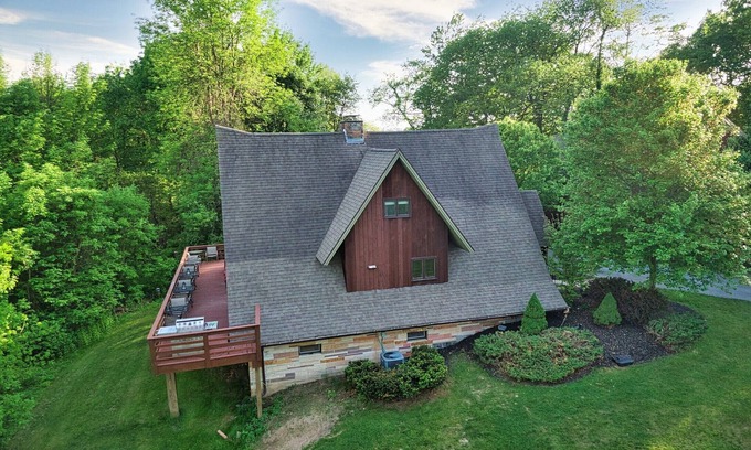Saratoga Springs House | Family and Dog Friendly Home near historic racetrack and downtown w/a fire pit.