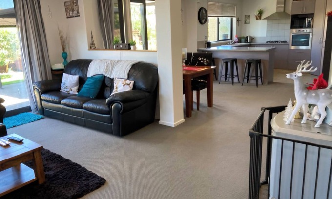 Wharewaka House | Family and friends getaway