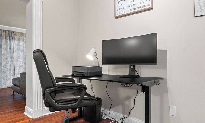 Clearwater House | Family and pet friendly. Dedicated work station with local attractions.