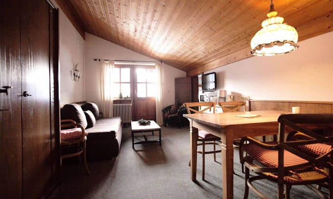 Entfelden Apartment | Family apartment in a fantastic location right on the trail
