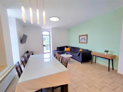 Musrara Apartment | Family Apartment near Old City